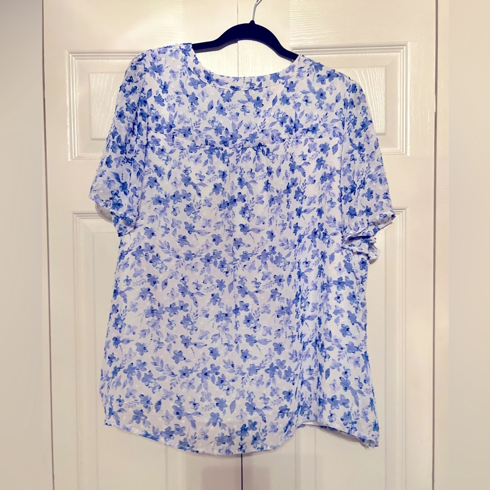 Skies are Blue -blue and white short sleeve blouse with flutter sleeves Size 2X - Picture 5 of 6